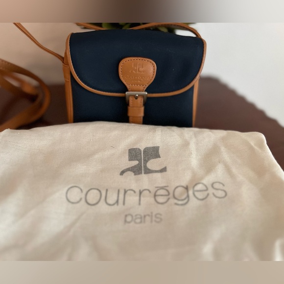 EUC Authentic Courrēges Paris Crossbody includes dust bag - Picture 2 of 10